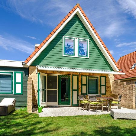 4 Bedroom Cozy Home In Zonnemaire エクステリア 写真