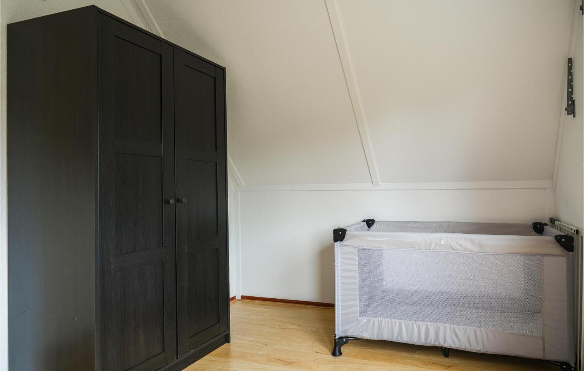 4 Bedroom Cozy Home In Zonnemaire エクステリア 写真
