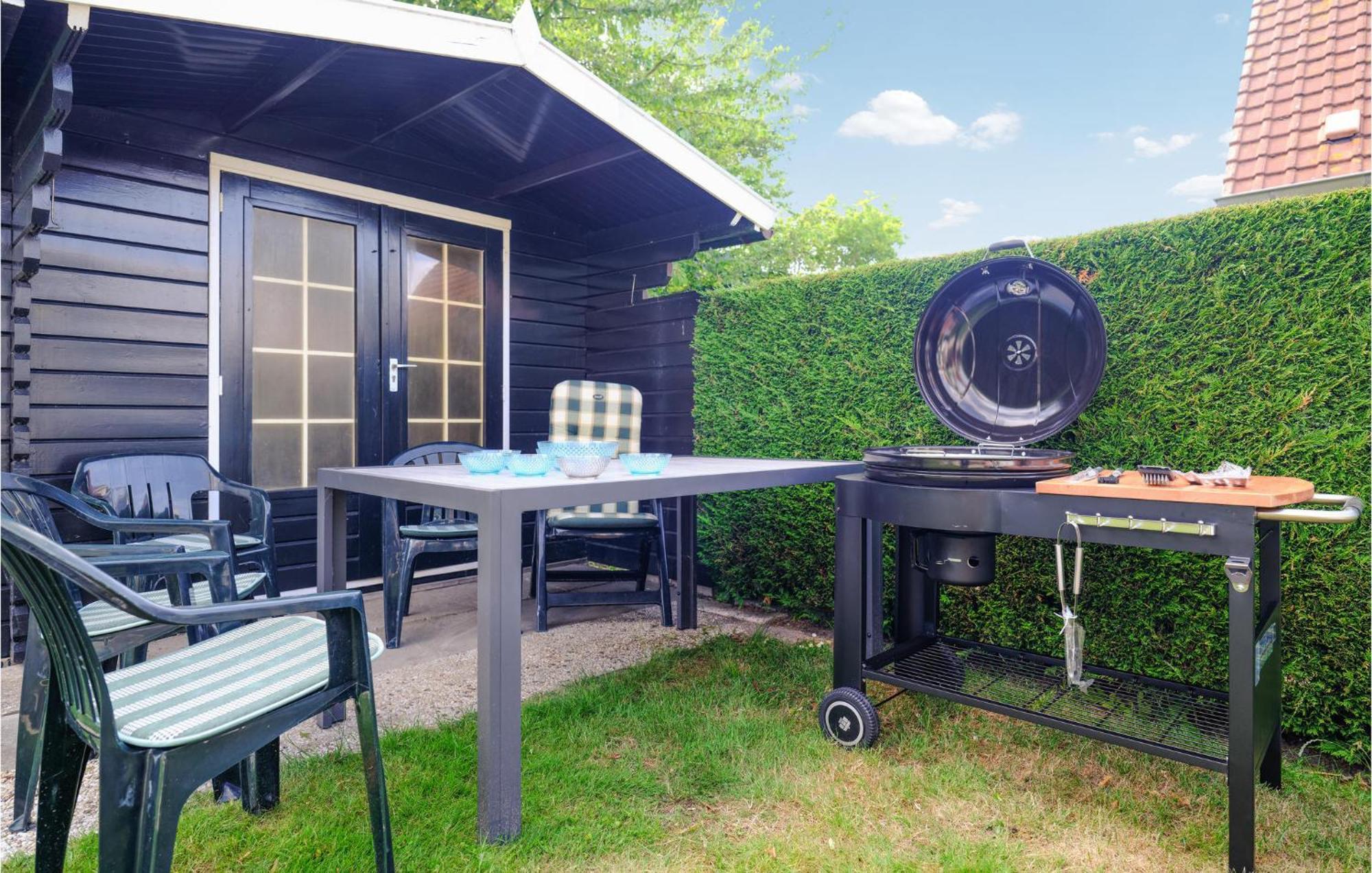 4 Bedroom Cozy Home In Zonnemaire エクステリア 写真