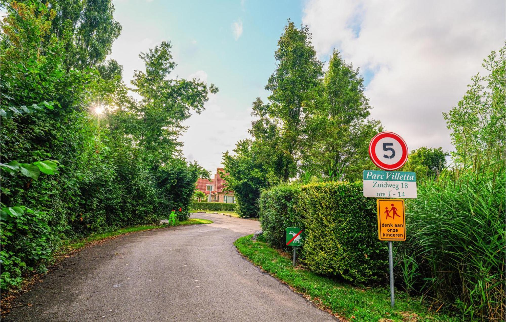 4 Bedroom Cozy Home In Zonnemaire エクステリア 写真